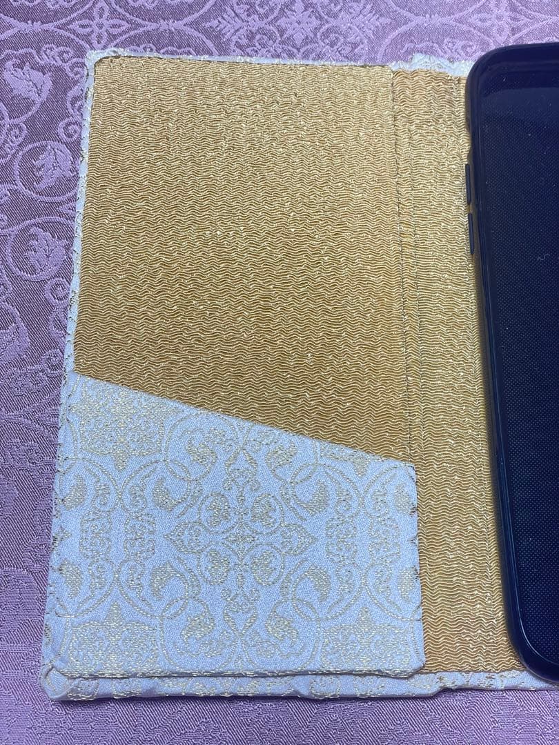 A未使用保管品龍村美術織物葡萄唐草文錦白金+黄金iPhone11ProMax用