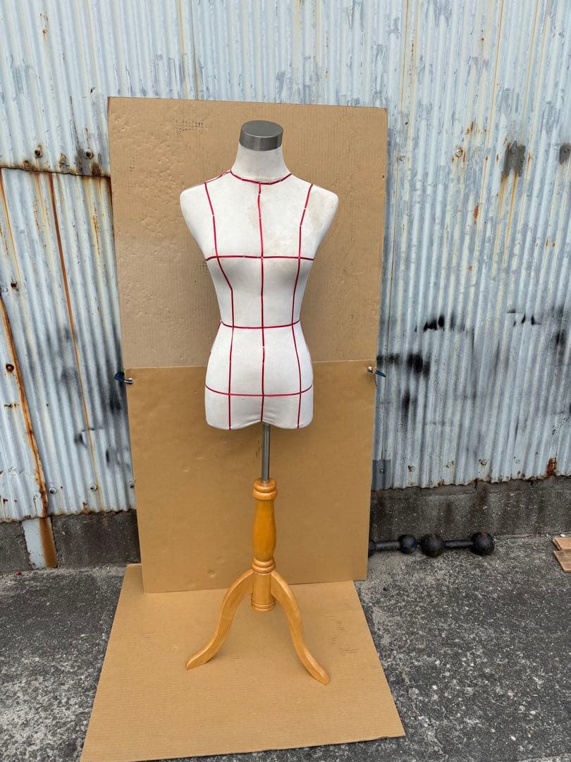 ボディーライン入り　トルソー　マネキン　洋装ソーイング木製スタンド女性用