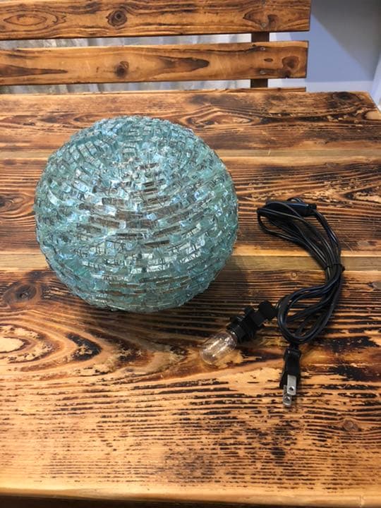 モザイクガラスのボールランプ