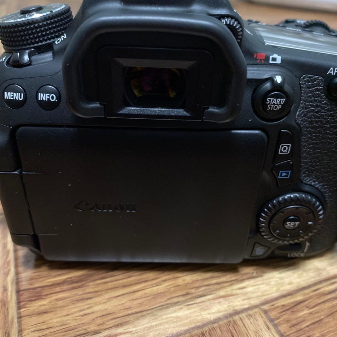 Canon EOS 70D＋18-135mm レンズキット カメラホルスター付き