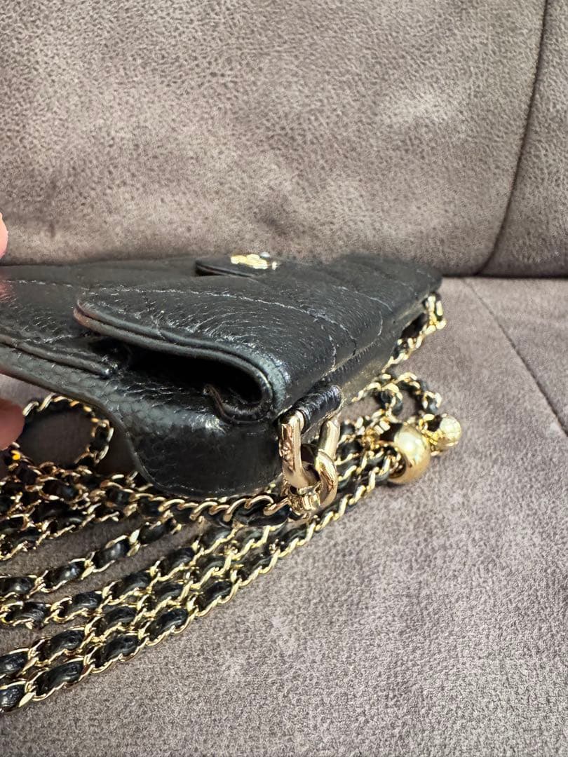 CHANEL iPhoneケース　キャビアスキン　15 pro Max