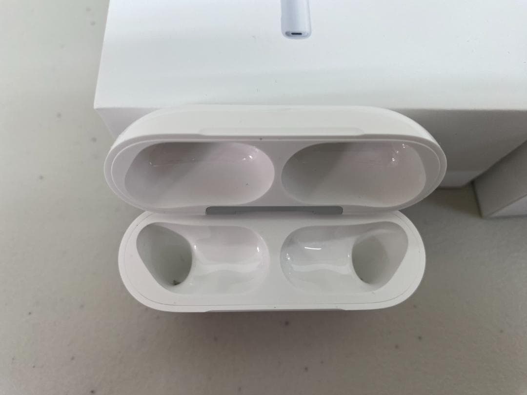 美品 Apple AirPods Pro 3 MFHP4J/A エアポッズ