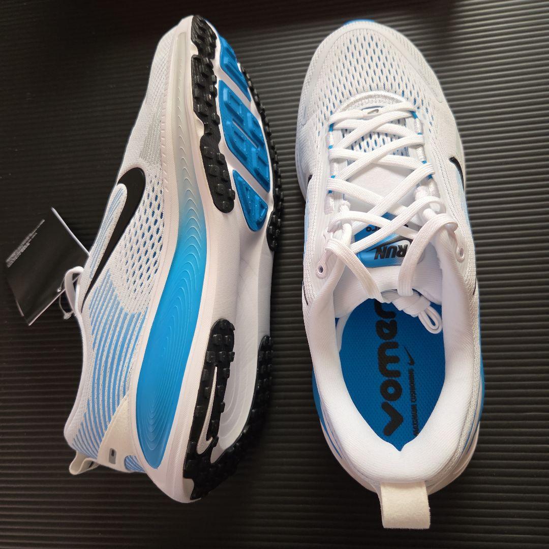 たまごアイス。未使用❗ナイキ VOMERO 18 (GS) 24cm