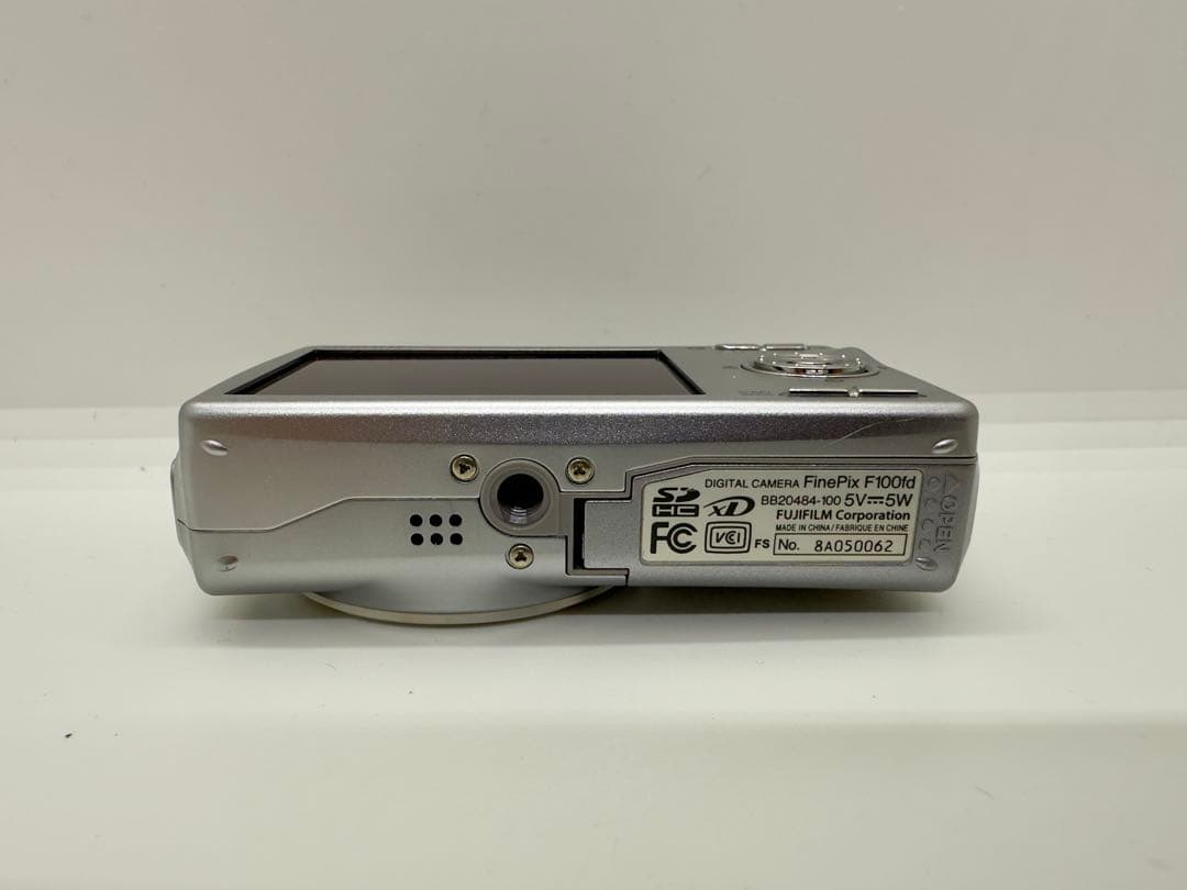 Fujifilm FinePix F100fd コンパクトデジタルカメラ