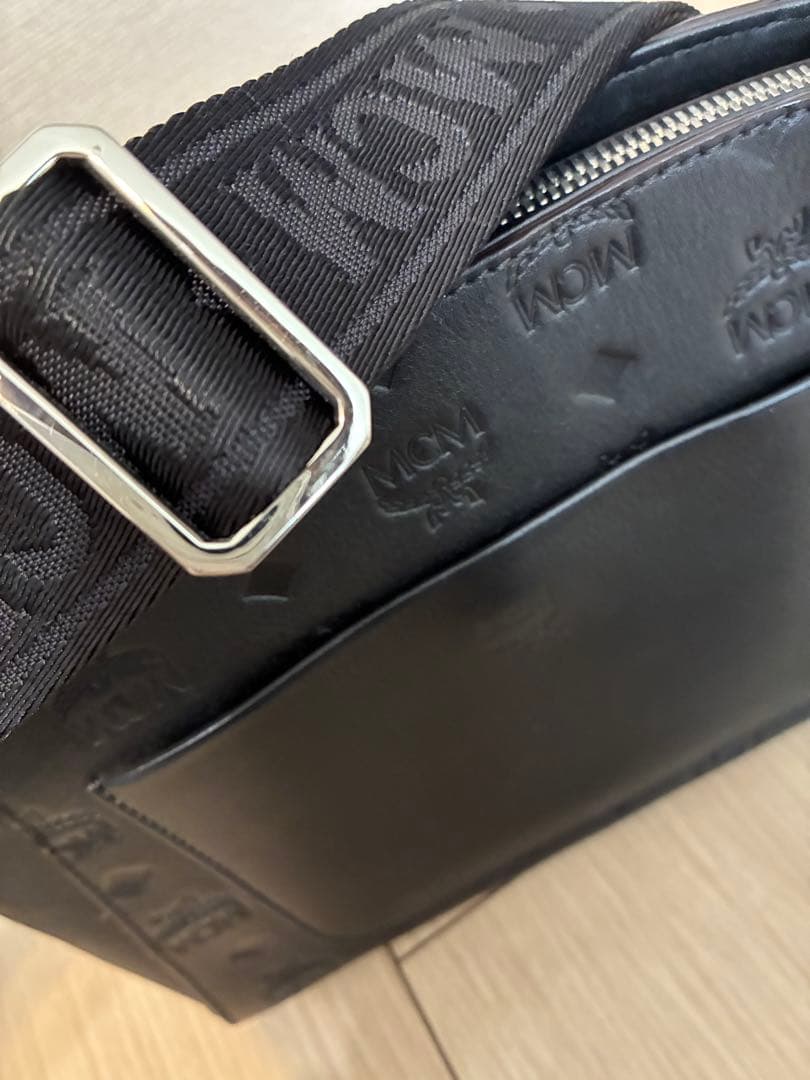 mcm ショルダーバッグ　黒