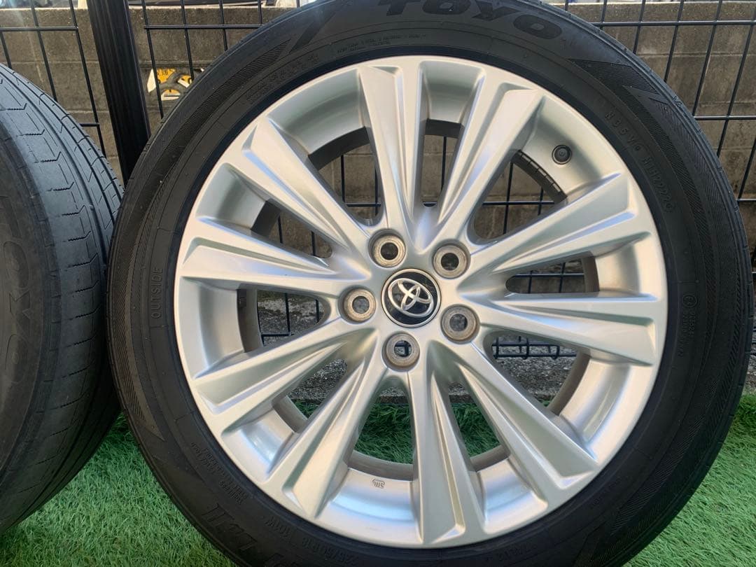 トヨタ純正　30系18インチ ホイール