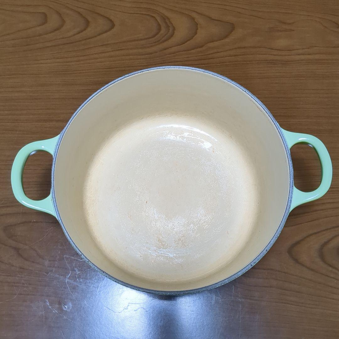 ル・クルーゼ　lecreusetココットロンド 両手鍋 22cm