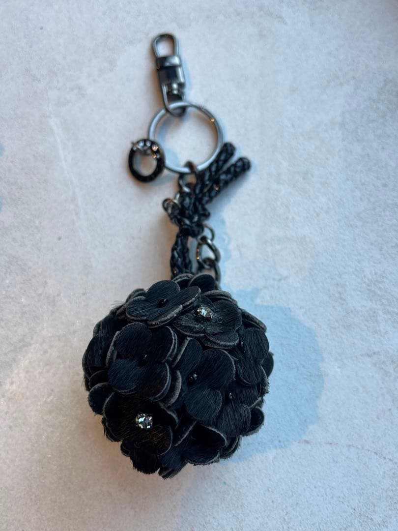 【極美品】ANTEPRIMA 黒 リボン編み ハンドバッグ　フラワーチャーム付き