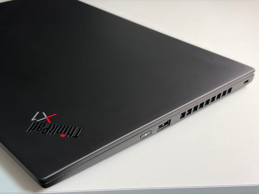 M*a様 ThinkPad X1 Carbon gen8 i7 16GB 512