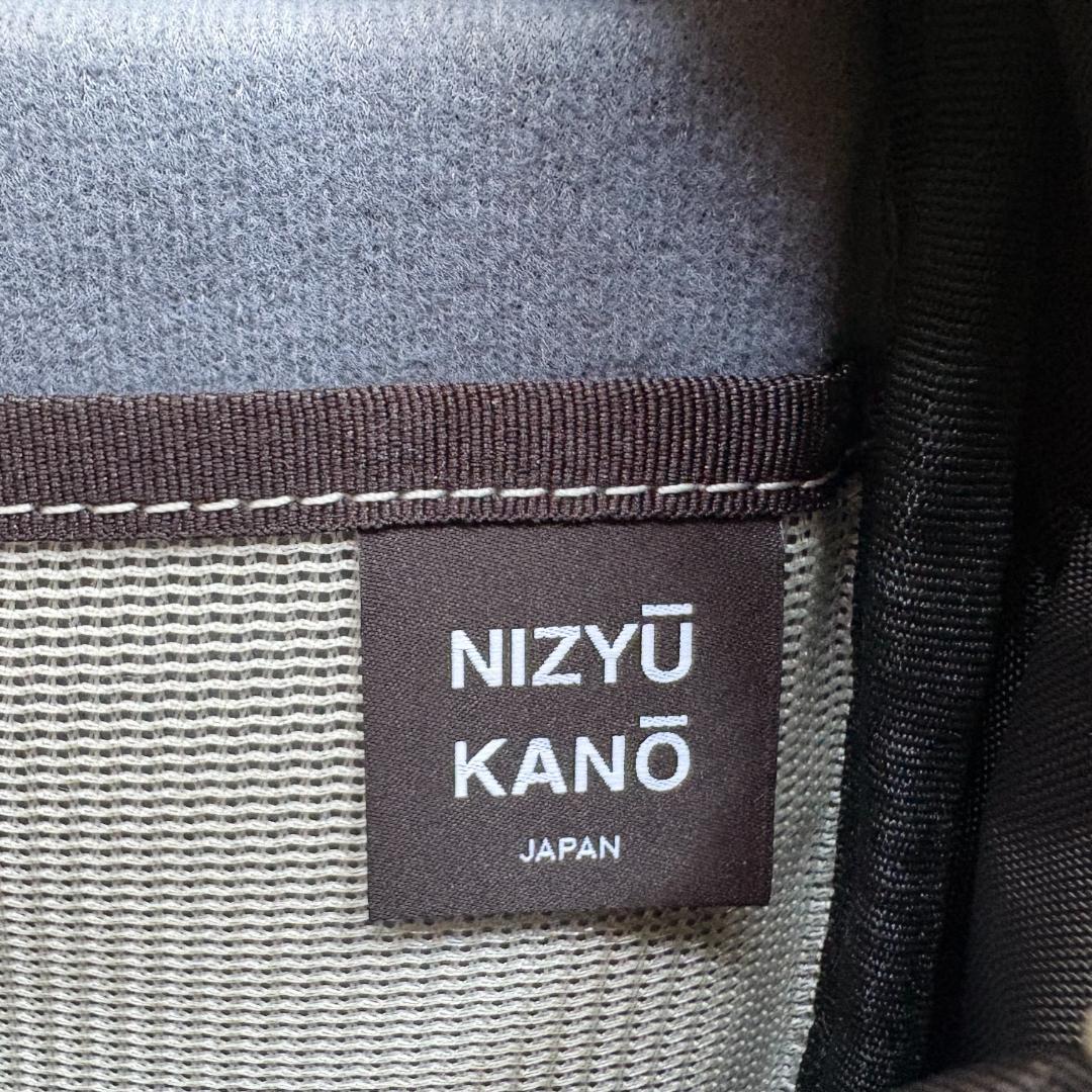 NIZYU KANO FUKUI SIWAナイロンボディバッグM グレージュ