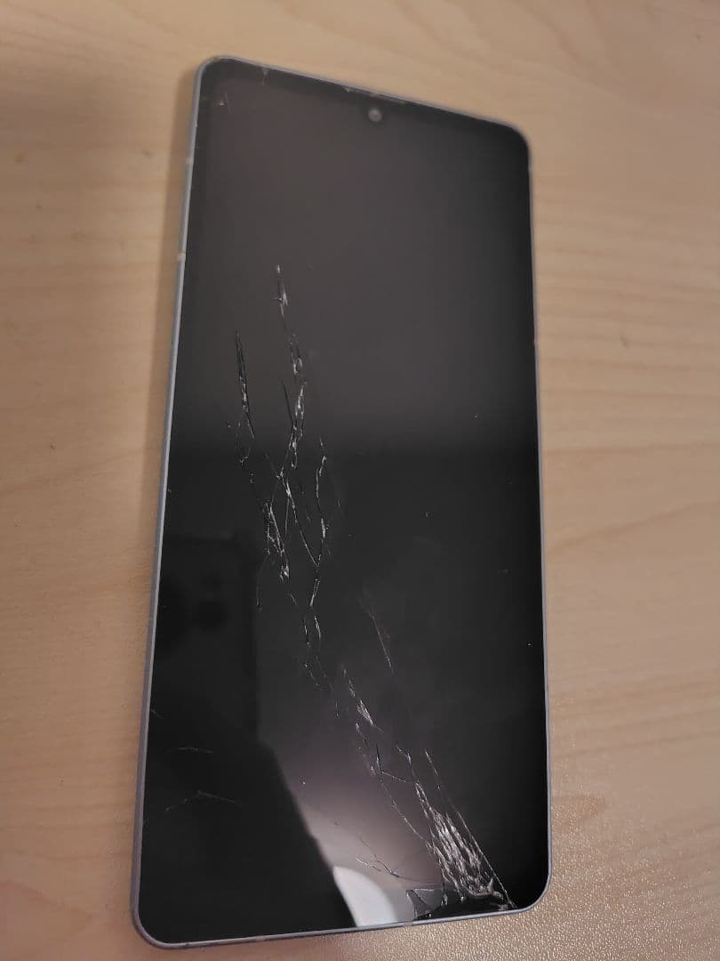 AQUOS sense7【ひび割れあり】