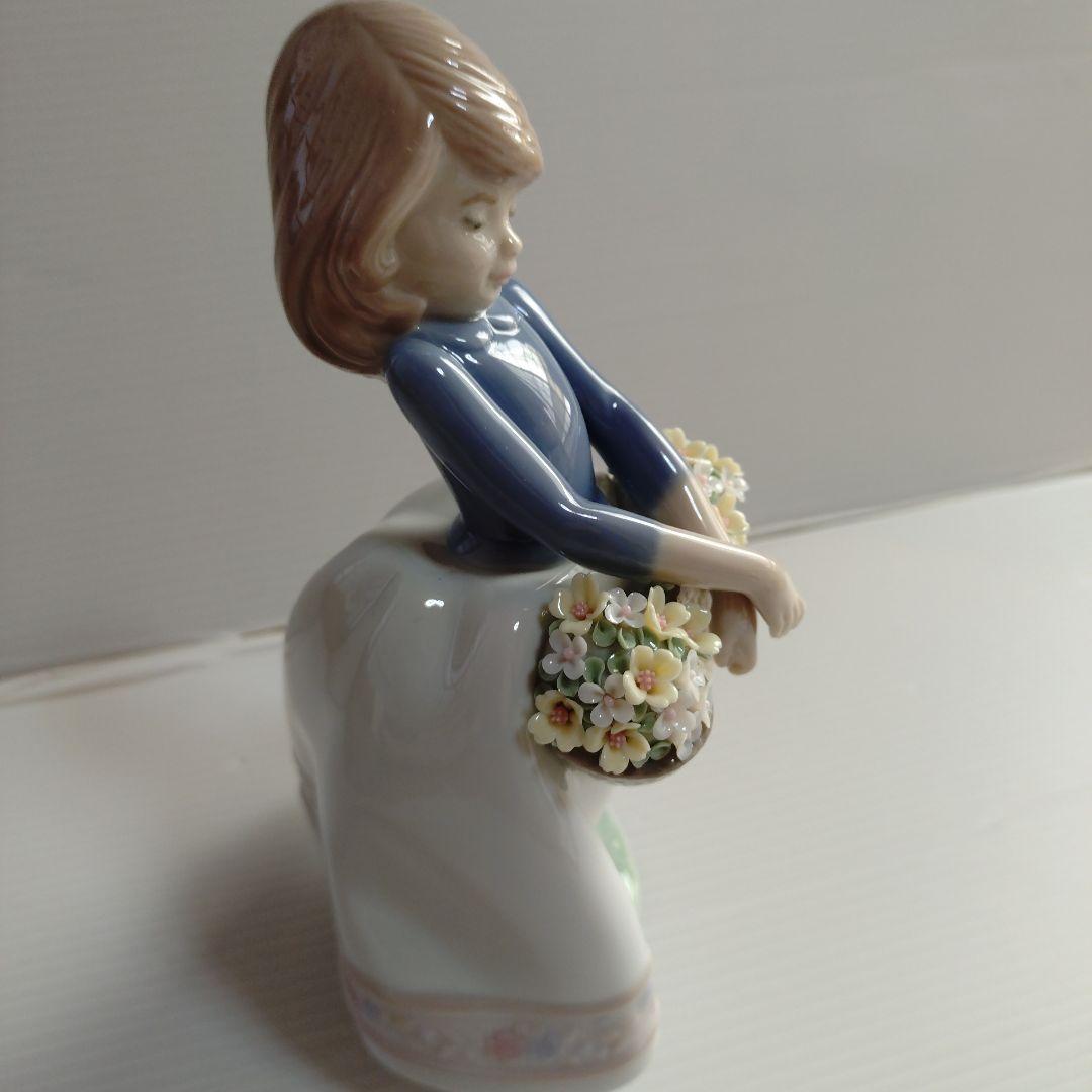 未使用 LLADRO リヤドロ 五月の花 箱付き ポーセリン　フィギュリン