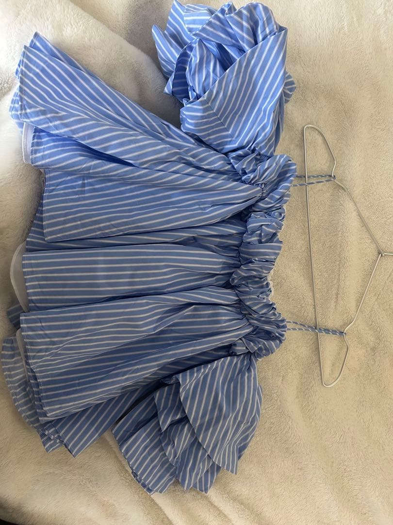 Bibiy. オフショルダーキャミソール 青白ストライプ