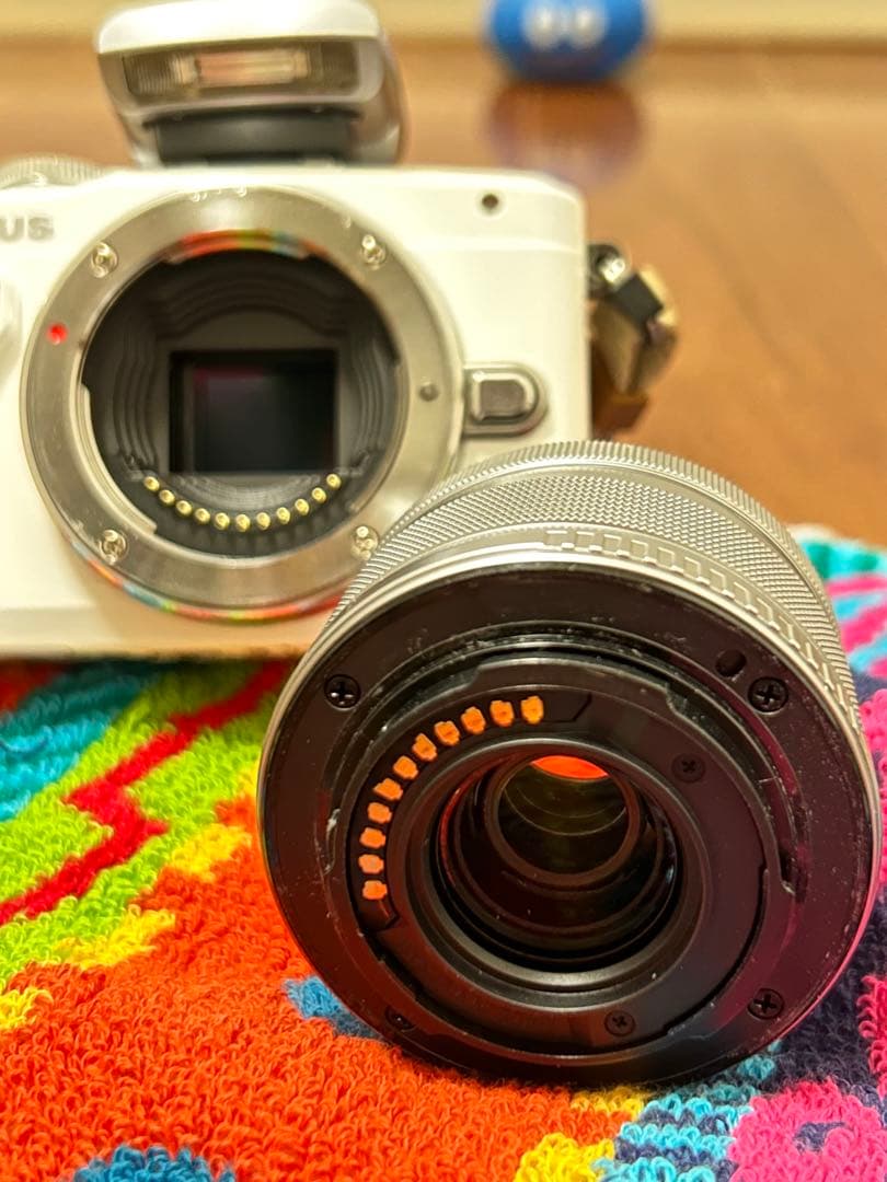 OLYMPUS ミラーレス一眼 ホワイト