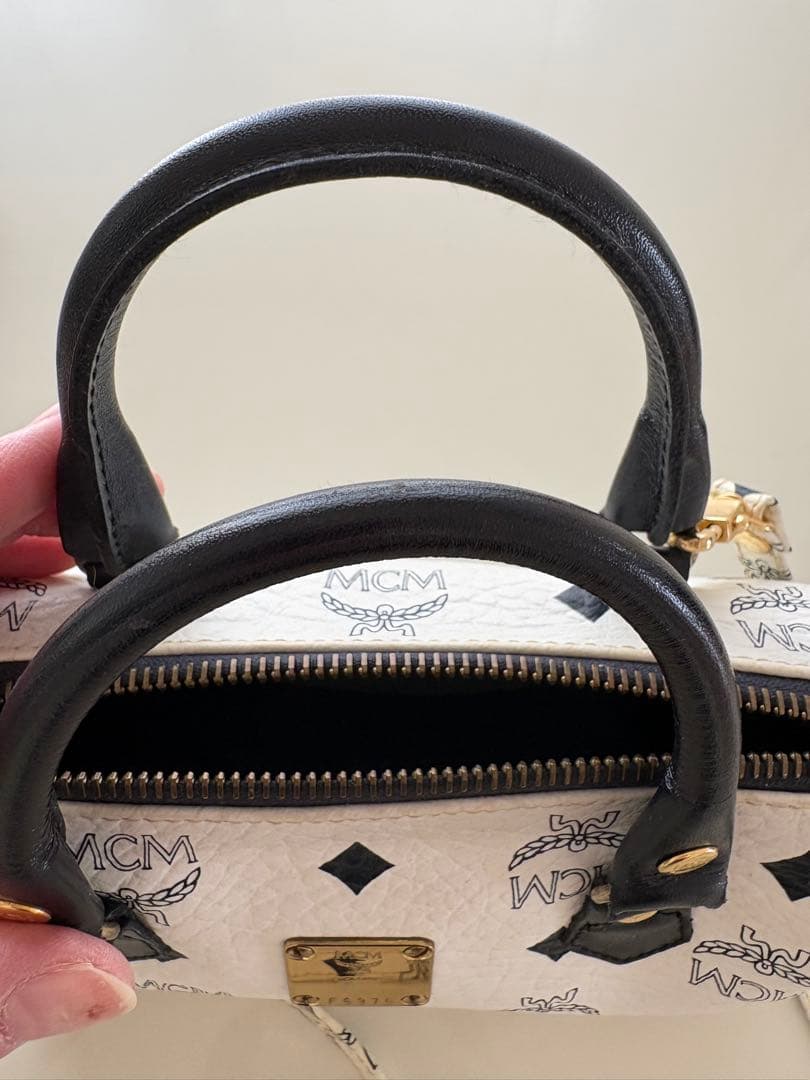 MCM ホワイト ロゴプリント ショルダーバッグ　2個セット