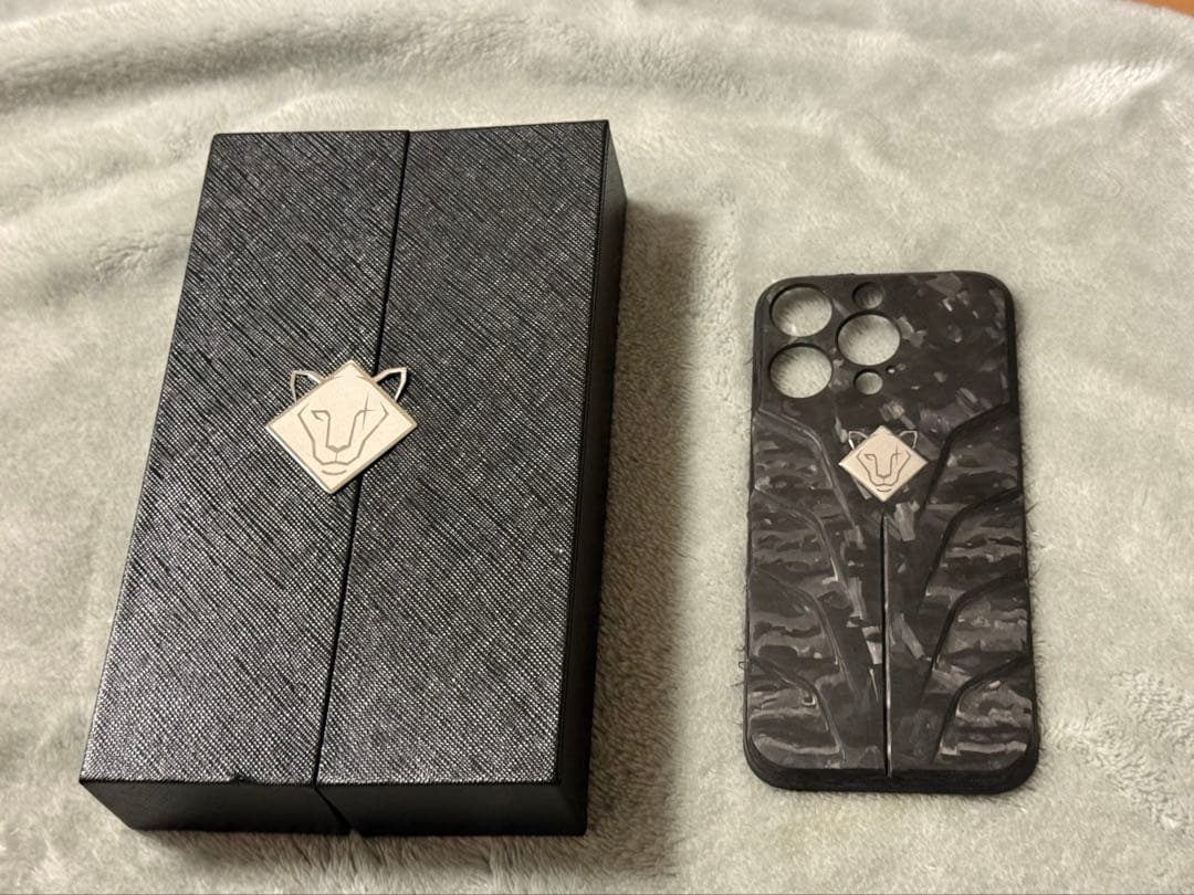 iPhone MagSafe カーボンファイバーケース ゴールデンコンセプト