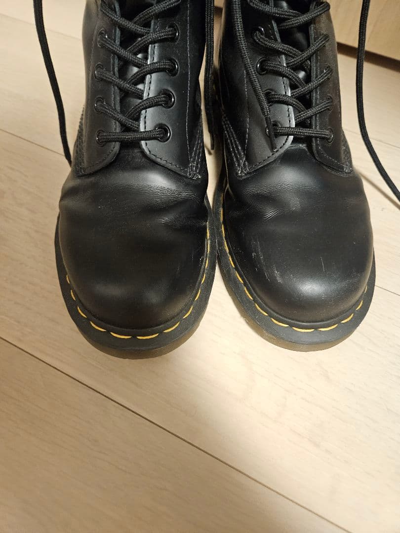 Dr. Martens 1490 10 ホール ブーツ STANDARD FIT