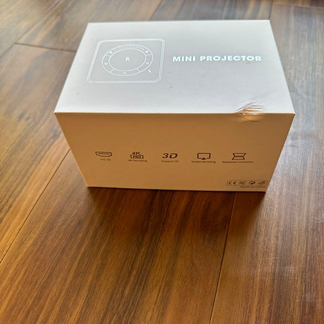 プロジェクター　ミニタイプ　4K対応