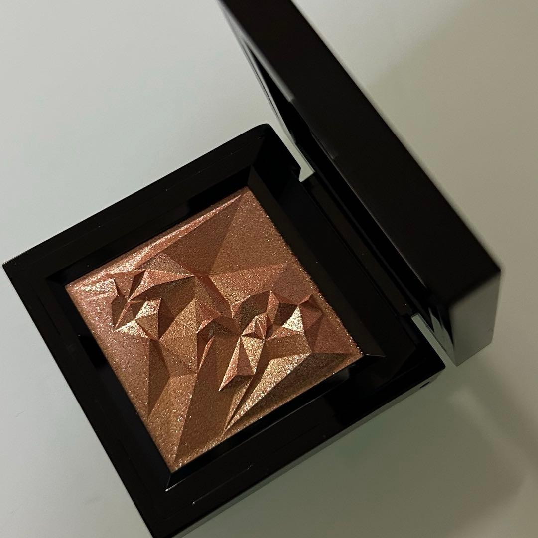 シュウウエムラ クラッシュドジェム キヌケアヌード