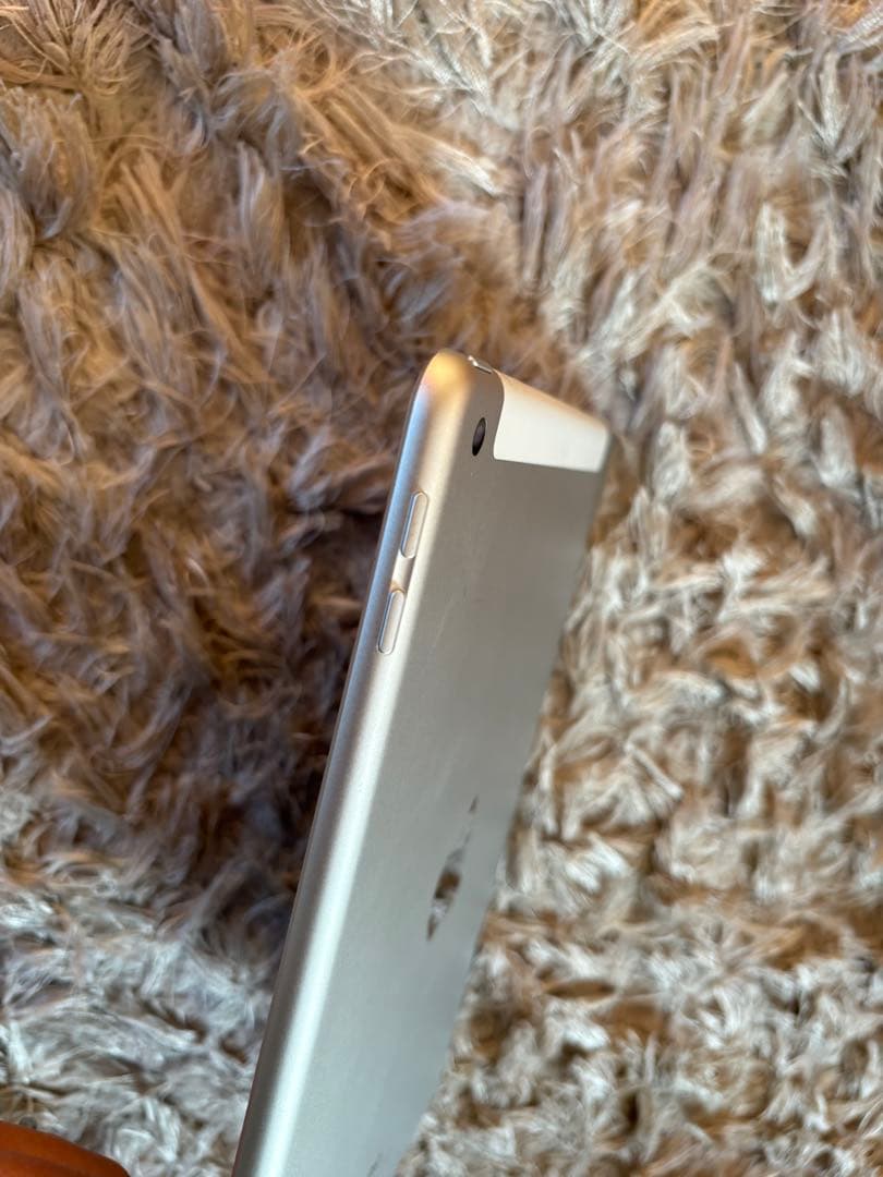 Apple iPad 第5世代 32GBシルバー 本体