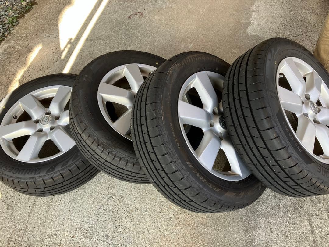 ニッサン エクストレイル 215/60R17 1／4個目