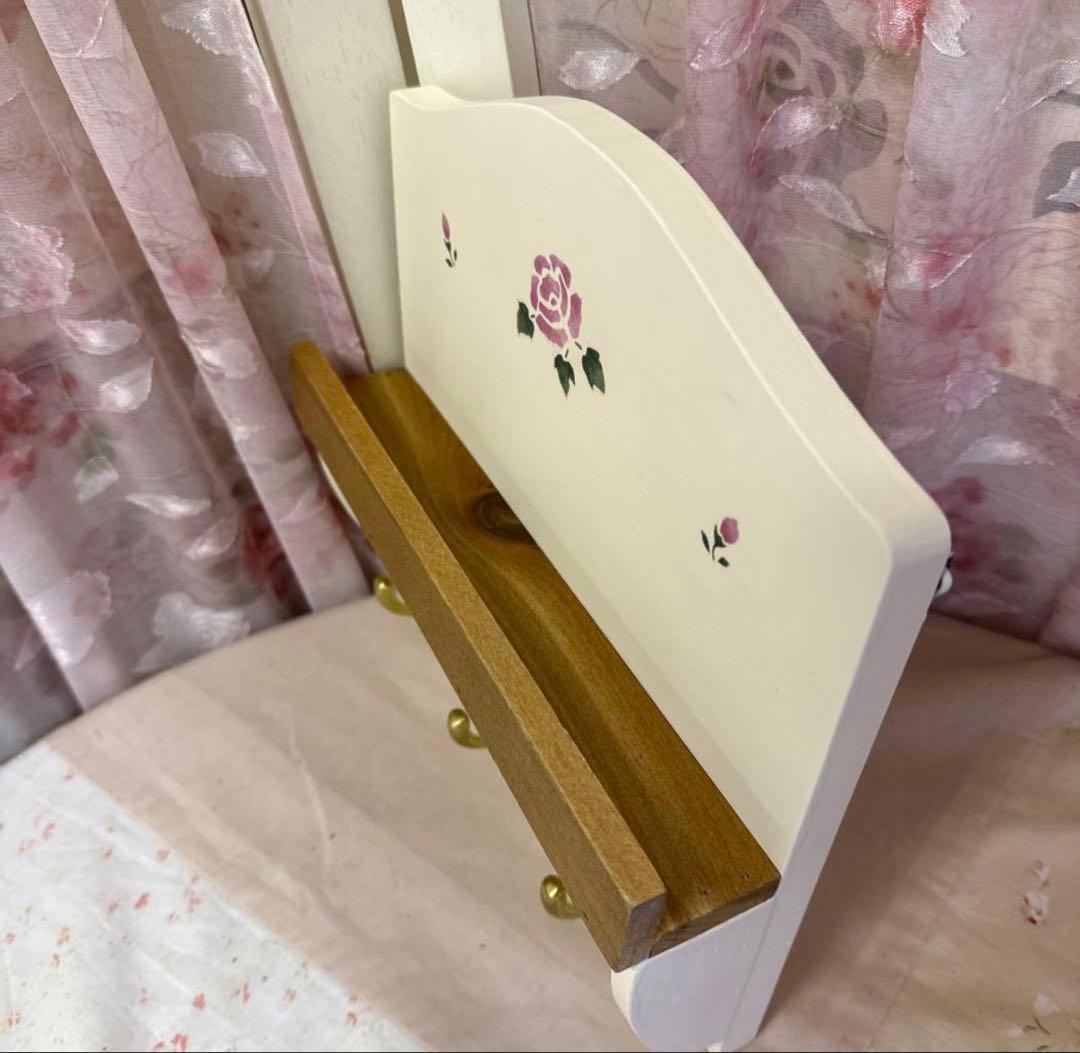 マニーローズの壁掛けキーフック　キッチンラック