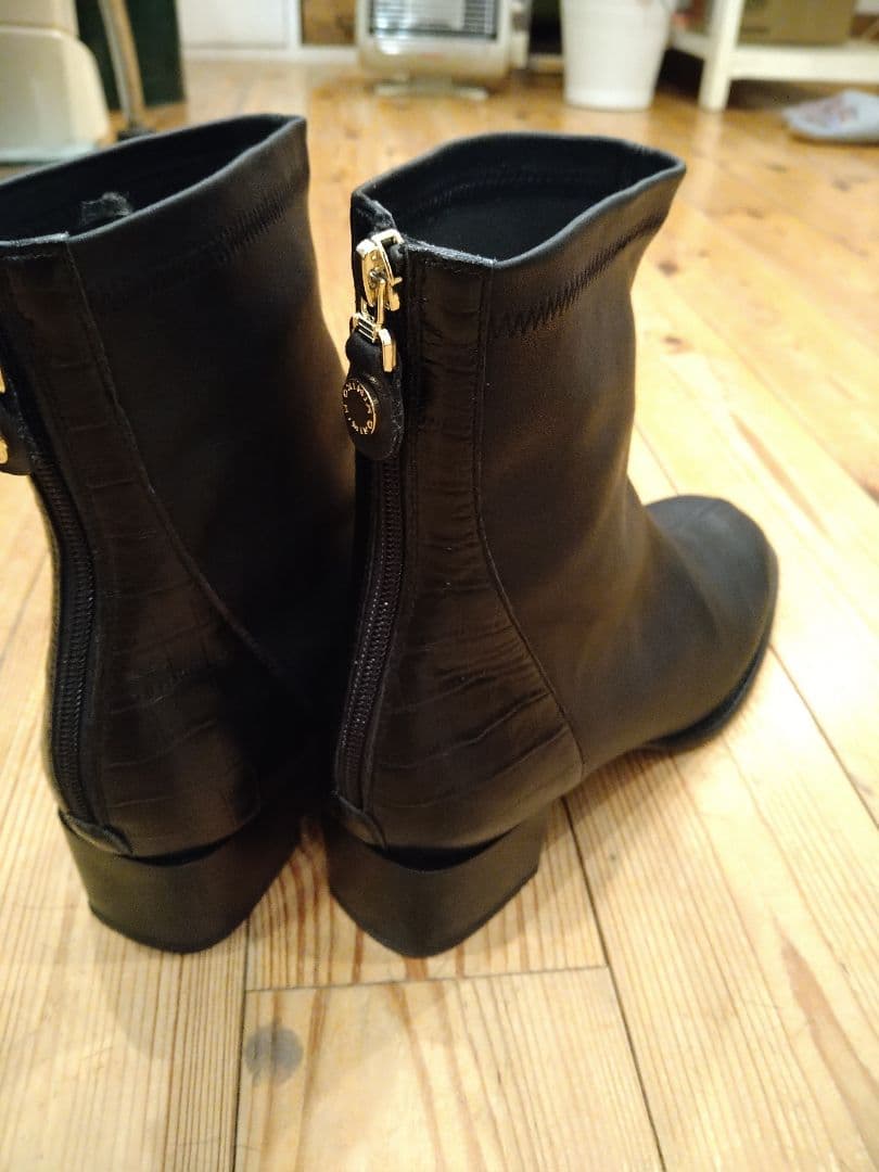 週末セール！卑弥呼HIMIKO　ブラックレザーショートブーツ　バックジッパー