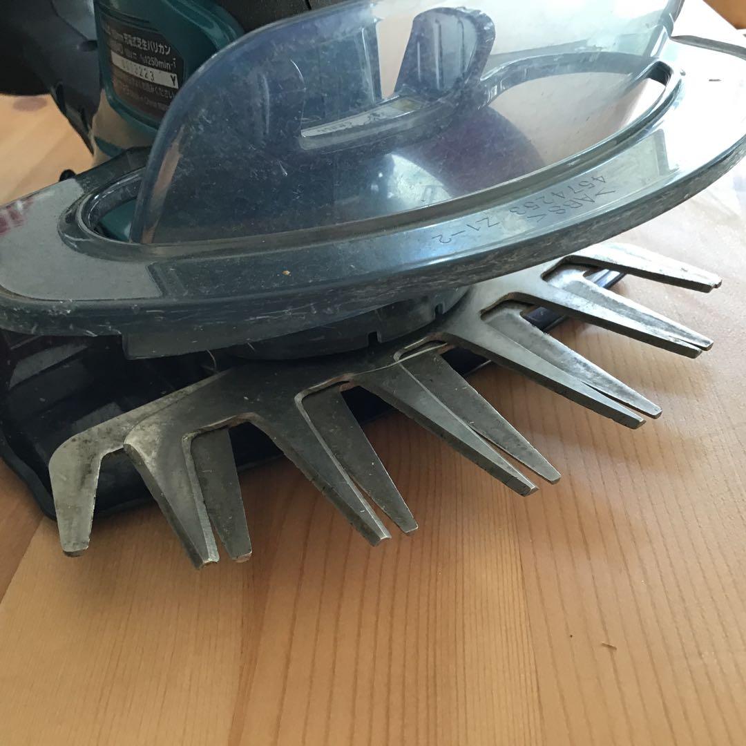 Makita リチウムイオンバッテリー式芝刈り機 MUM604DZ