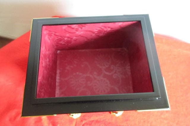 新品　吉徳大光　赤糸威　正絹　兜　収納箱付き