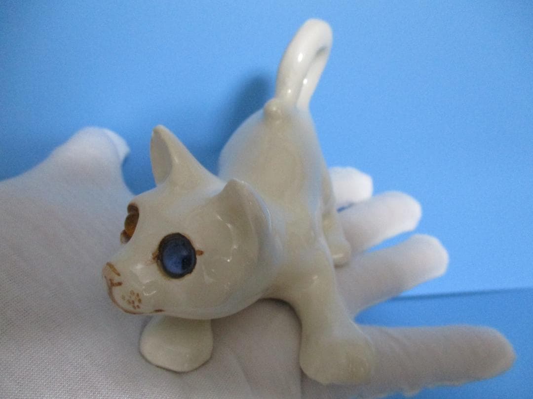 オッドアイの白猫ウィンスタンレイ ケンジントン キャット サイズ1 ZNO1