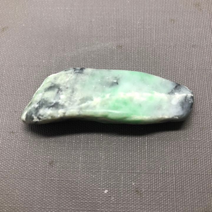 糸魚川　翡翠　原石（青海川産）