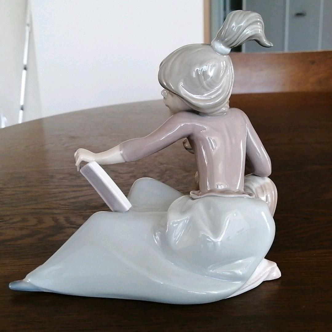 【美品】リヤドロ「読書をする女の子と犬」