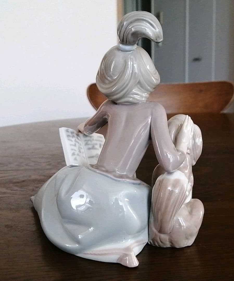 【美品】リヤドロ「読書をする女の子と犬」