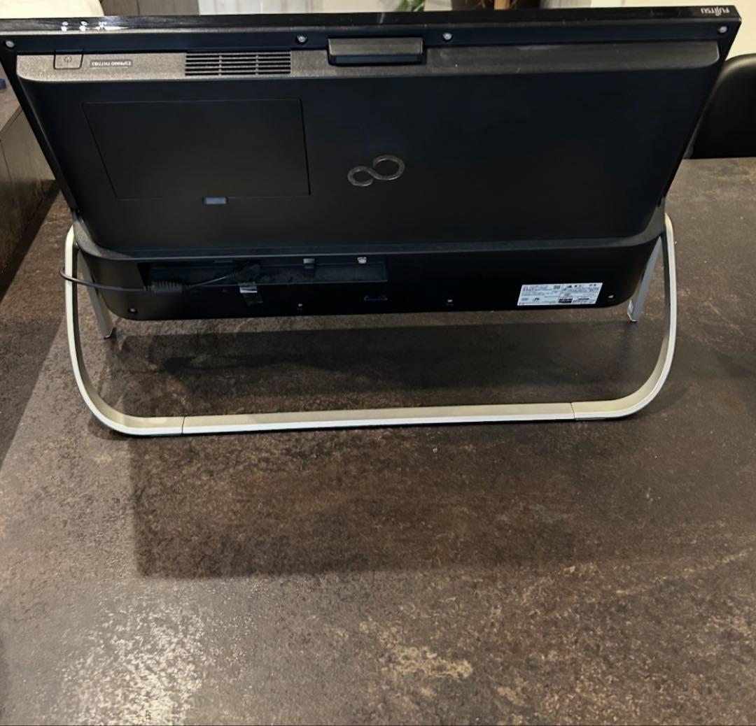 富士通　一体型デスクトップPC FMVF77B3B