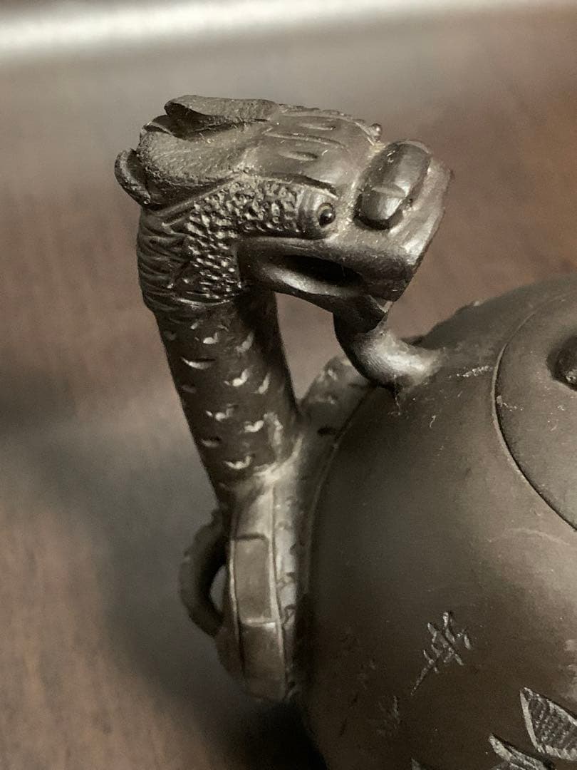 《希少アンティーク品》《送料無料》⭐︎ 龍の急須　レリーフ彫刻　陶器♪⭐︎