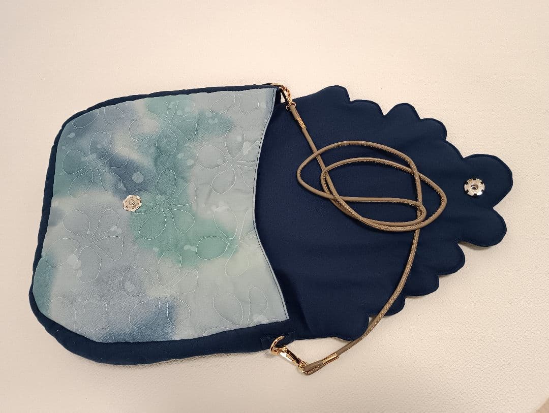 ハワイアンキルト　ハンドメイド　フラップ付きショルダーバッグ