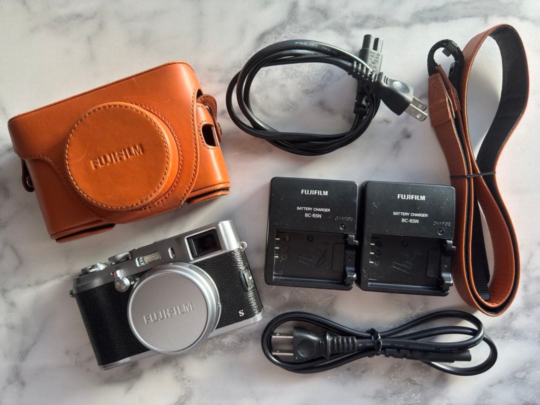 ⭐️【美品】FUJIFILM X100S デジタルカメラ⭐️