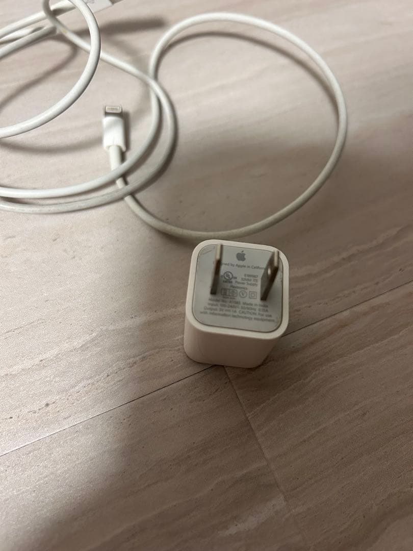 iPhonese 第3世代ブラック64GB　値引き中