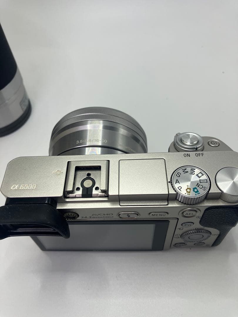 【返品保証・動作良好】SONY α6000 ダブルズームレンズキット シルバー