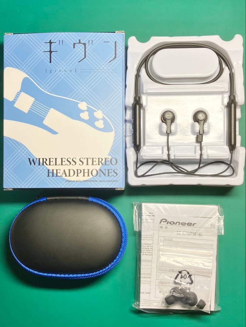 インナーイヤーヘッドホン ギヴン コラボモデル 上ノ山立夏 専用ケース付き