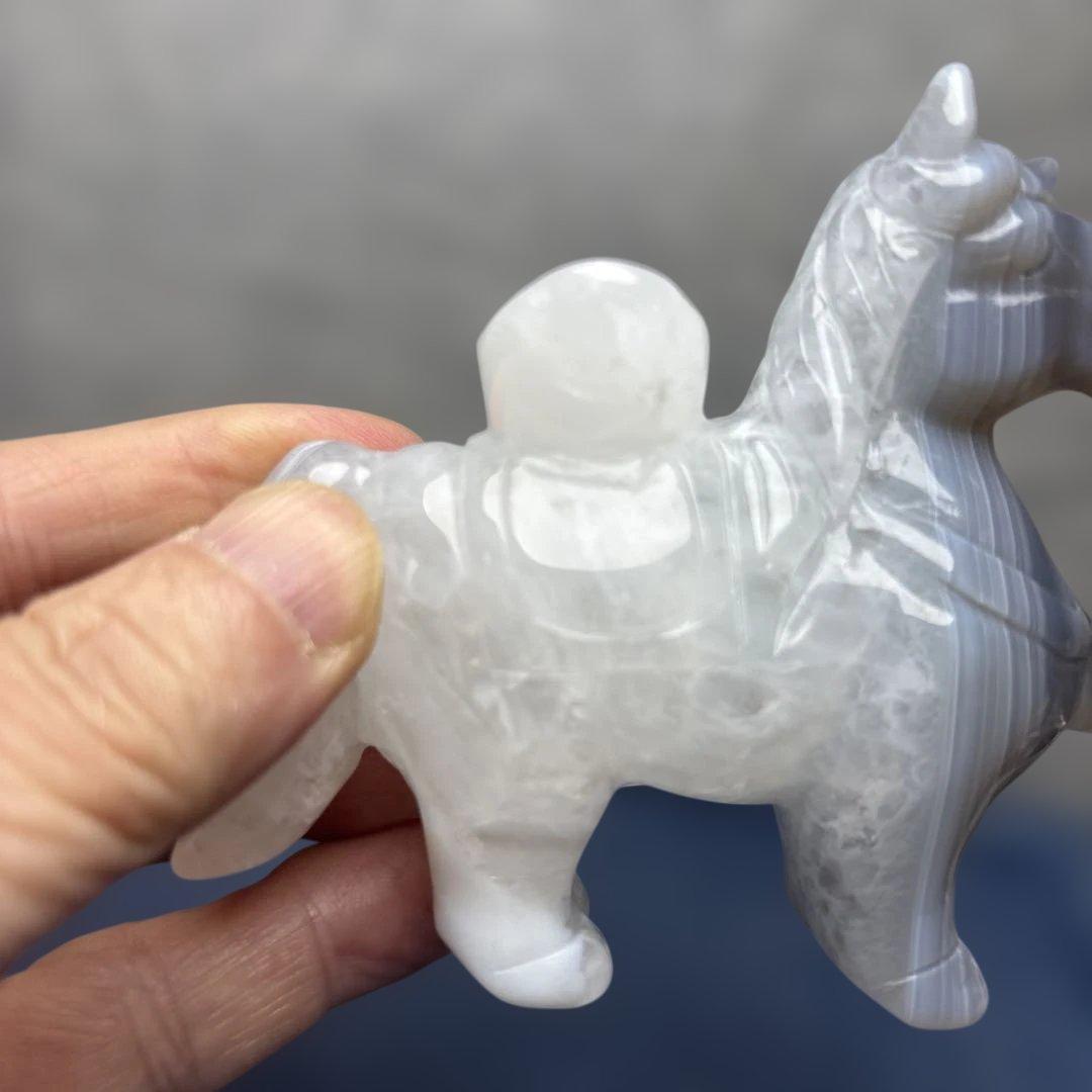 最高品質瑪瑙　馬の置き物　台付き　12-1
