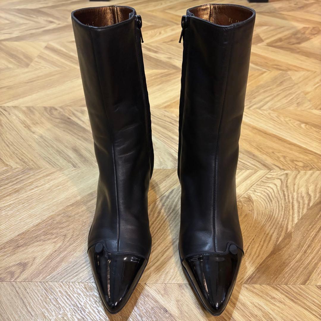 【極美品】サルヴァトーレフェラガモ レザーショートブーツ サイドジップ 24cm