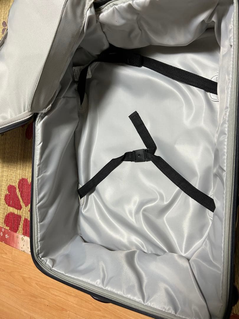 新品未使用　オシャレ　スーツケース　湯川株式会社　 カーキ色　定価39600円