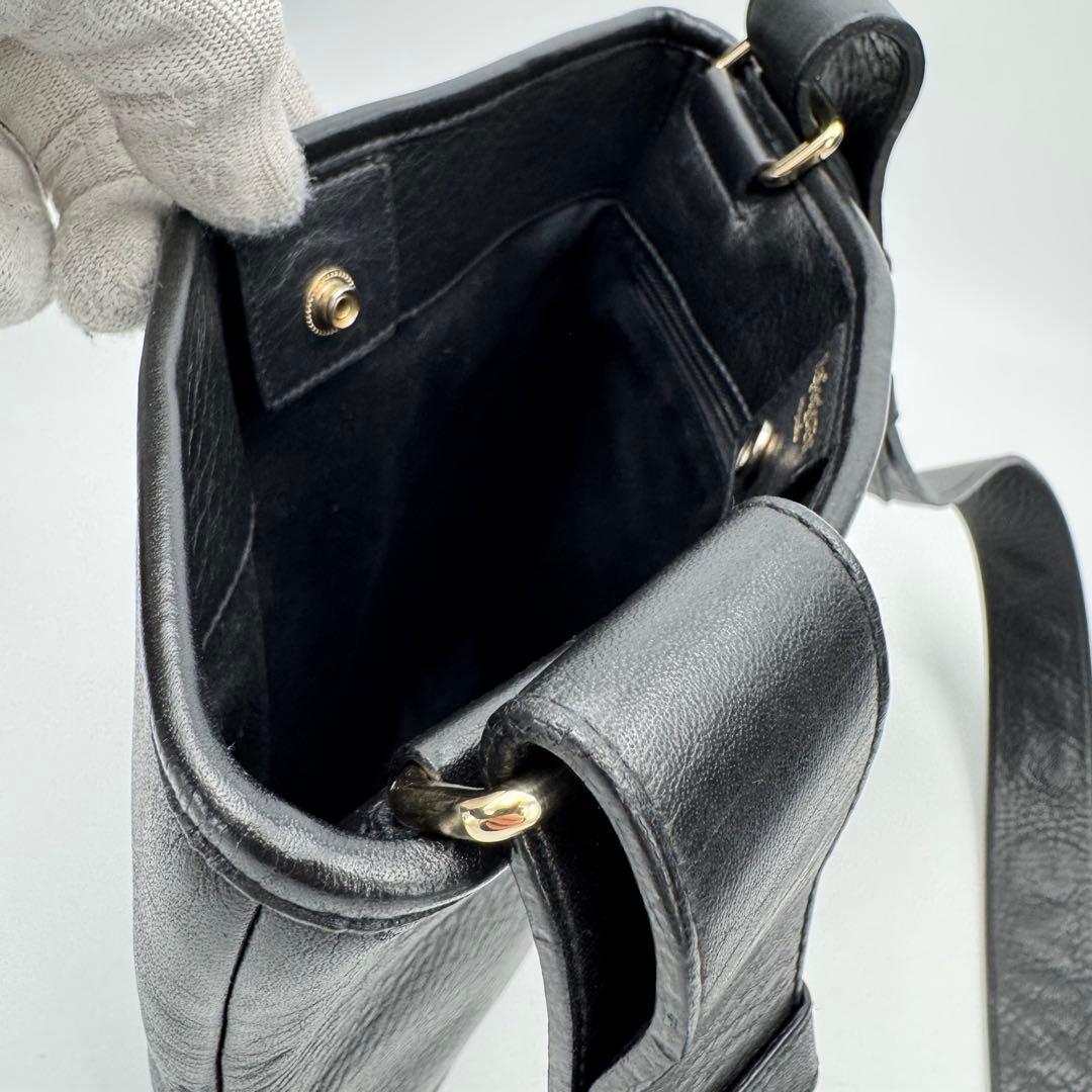 美品 イヴサンローラン レザー エンボスロゴ ショルダーバッグ ボディバッグ 黒