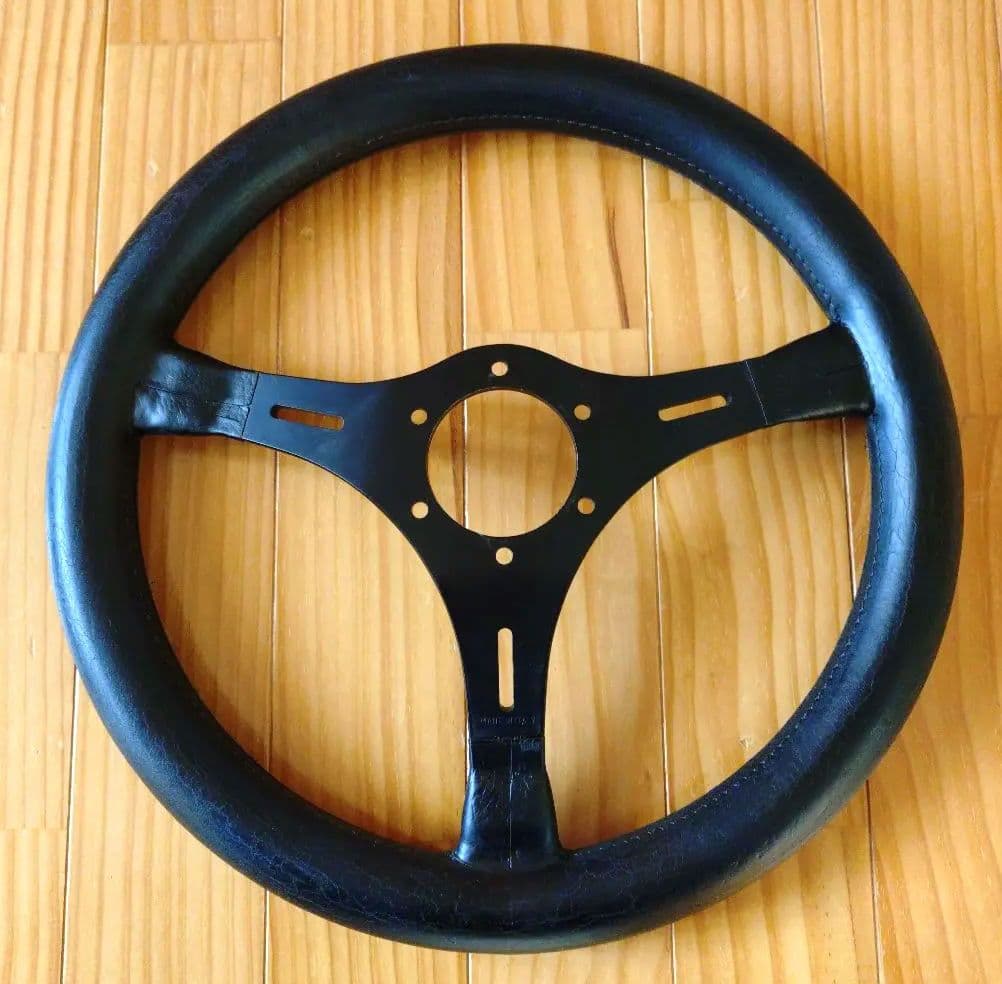 MOMO ステアリング35Φ　　　【ロニー・ピーターソン】