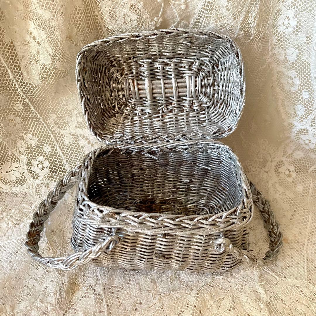 ドールパニエ　銀色　シルバーフランスアンティーク 人形用 ミニカゴ 籠 かご