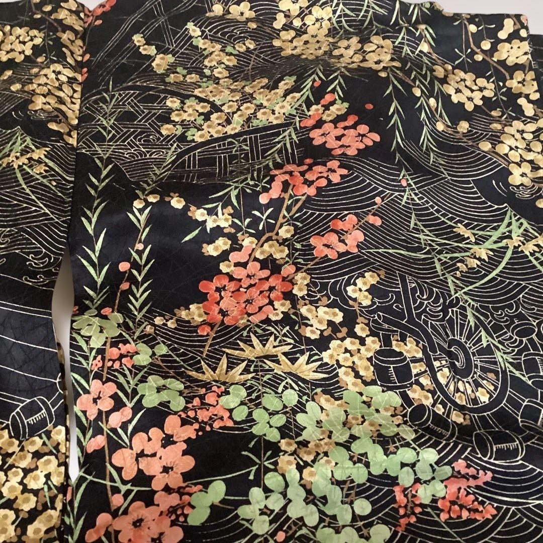 黒総柄花柄の袷小紋　光沢のある黒地に梅、菊、水車　お洒落な逸品