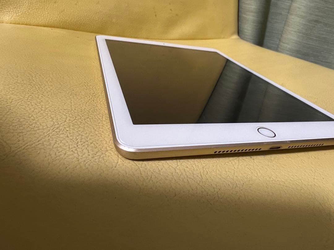 ゆの様iPad 第５世代 ゴールド　128GB