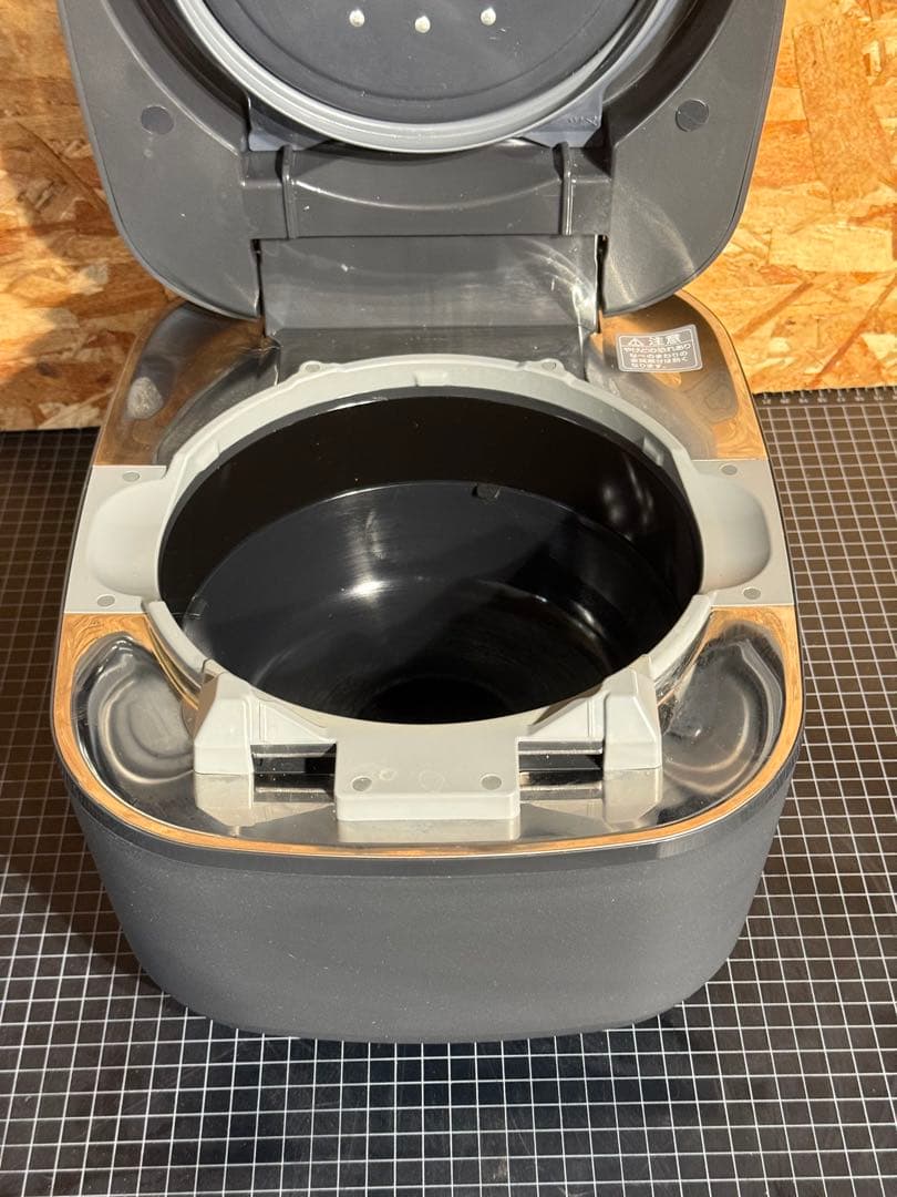 ZOJIRUSHI◆炊飯器 極め炊き NW-FB10