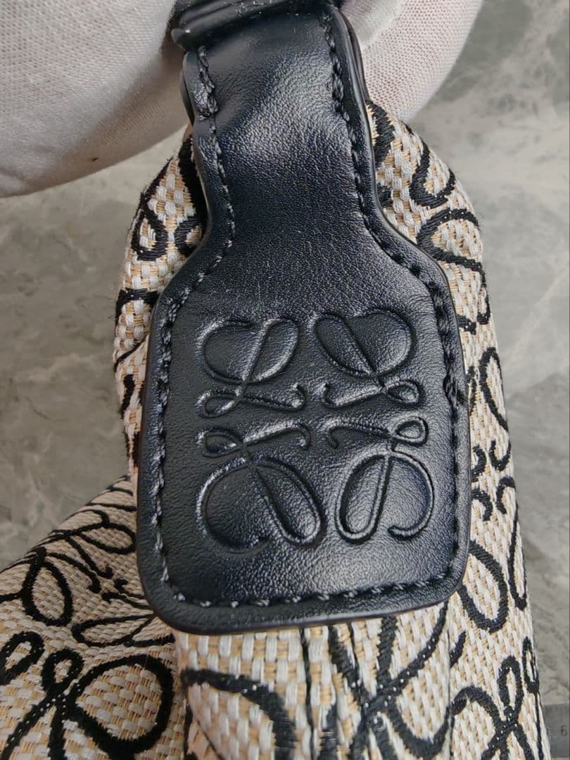 LOEWE ロゴプリント ショルダーバッグ